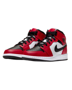 AIR JORDAN 1 MID 'CHICAGO BLACK TOE'